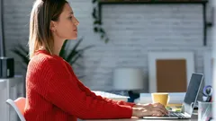 Mitä ryhti kertoo tunteista: psykologit selittävät, miten keho paljastaa salaisuutensa