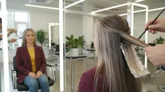 Näin peität harmaat hiukset oikein vahingoittamatta hiuksia – stylistin helpot vinkit