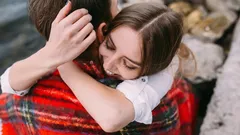 Halausten hyödyt: Kuinka monta kertaa ihmistä pitää halata ollakseen onnellisempi