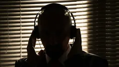 Vaikka laitteet olisivat pois päältä: entinen CIA-agentti paljasti, miten tiedustelupalvelut kuuntelevat kaikkia