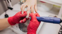 Kynnet ohenevat – eivät lakan takia: yleisin virhe geelilakan poiston jälkeen