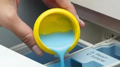 Mihin on parempi kaataa pesuaine pesukoneessa: 2 tapaa täydelliseen puhtauteen