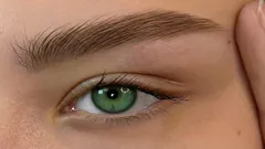 Kulmakarvat tuuheammiksi kuukaudessa – parhaat kotikonstit ilman kalliita hoitoja