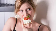 Miksi haluat jatkuvasti syödä välipaloja: ravitsemusterapeutit nimesivät 5 tärkeintä syytä