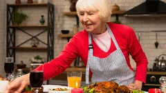 Ikääntymisen torjunta: Asiantuntijat nimeävät ruoat, joita kannattaa syödä enemmän 50 ikävuoden jälkeen