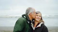 Miksi haluamme romanttisia ihmissuhteita: tieteellinen selitys