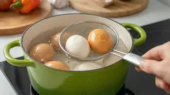 Kananmunat eivät halkea keitettäessä enää: isoäidin niksi, joka todella toimii