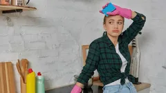 Mitä jatkuva siivoaminen kertoo: Psykologit selittävät, mikä järjestyksen tarpeen taustalla on