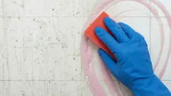 Näin saat kylpyhuoneen laatat kiiltämään: 2 ainesosaa, huikea tulos