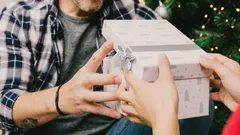 Näin ei kannata reagoida lahjoihin: avain hyvien ihmissuhteiden säilyttämiseen