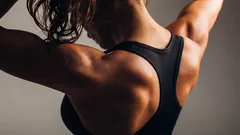 Pull-upit ilman rekkaa: 3 harjoitusta vahvalle selälle kotona